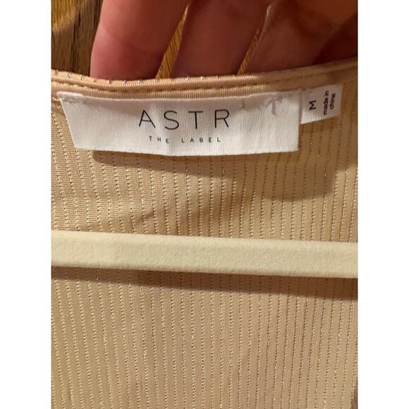 Astr the label Reese metallic twist front bodysuit beige silver size medium - Picture 9 of 10